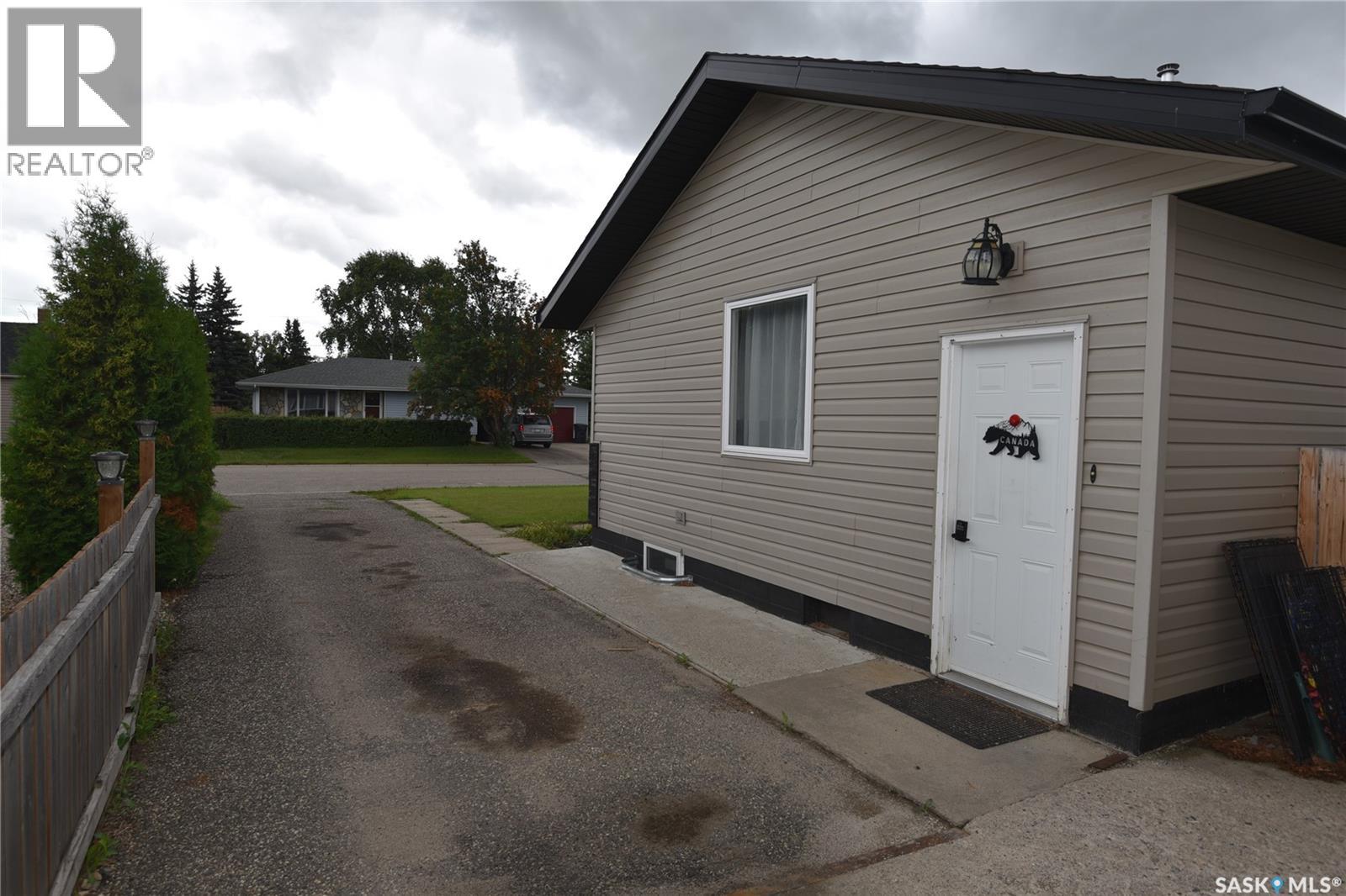415 8th Avenue W Property Photo 32