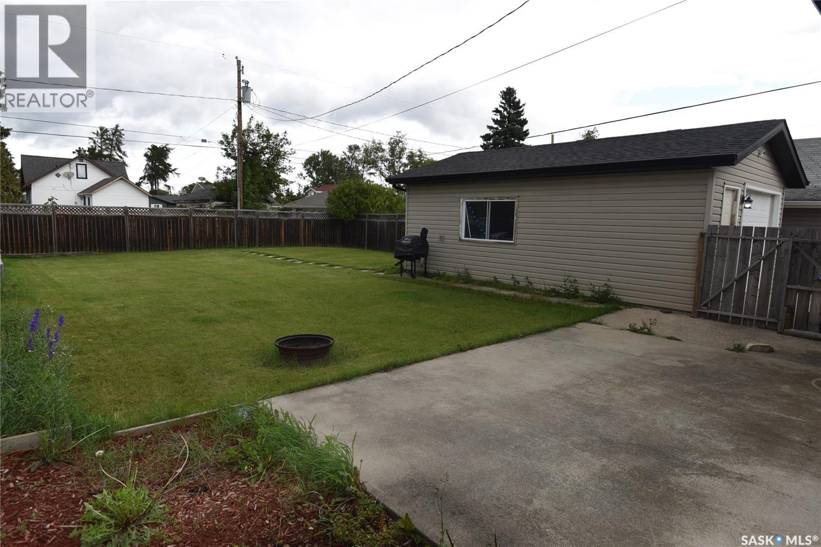415 8th Avenue W Property Photo 33