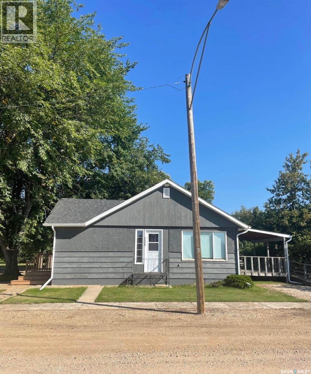 205 Railway Avenue Property Photo 2