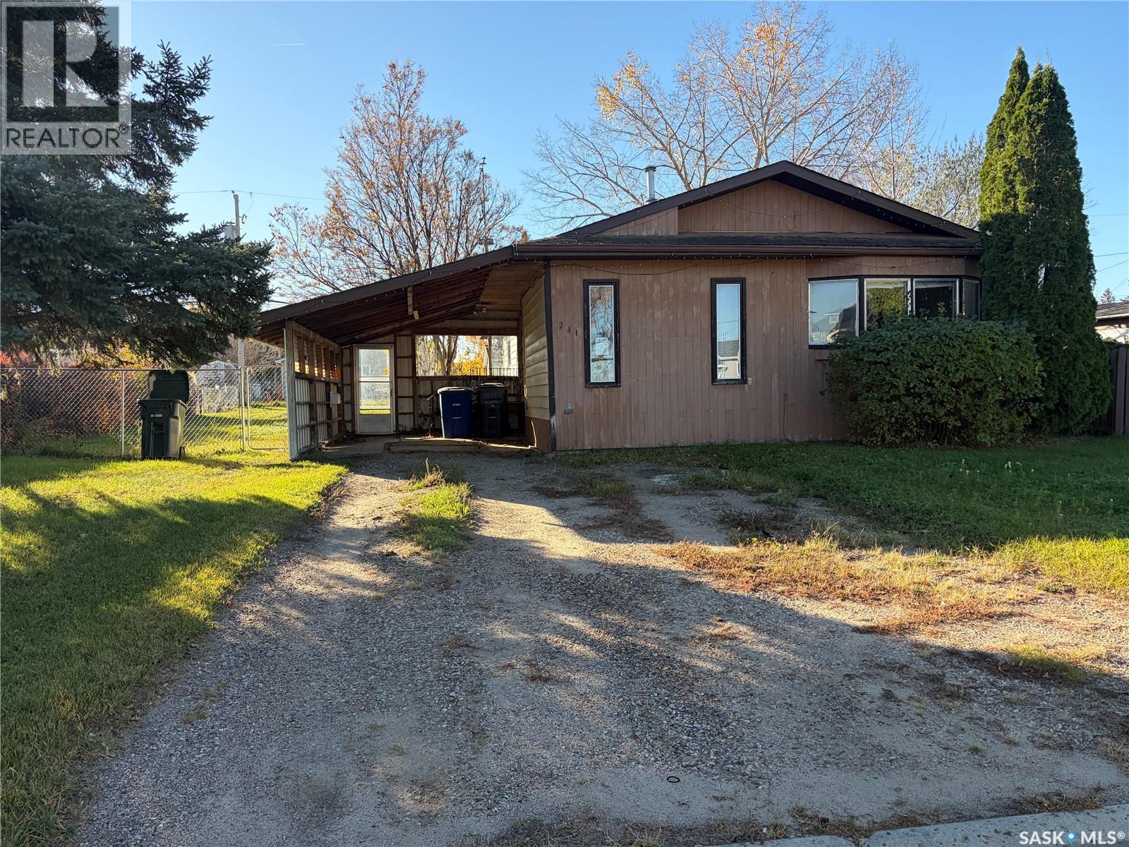 241 30th Street W Property Photo 1