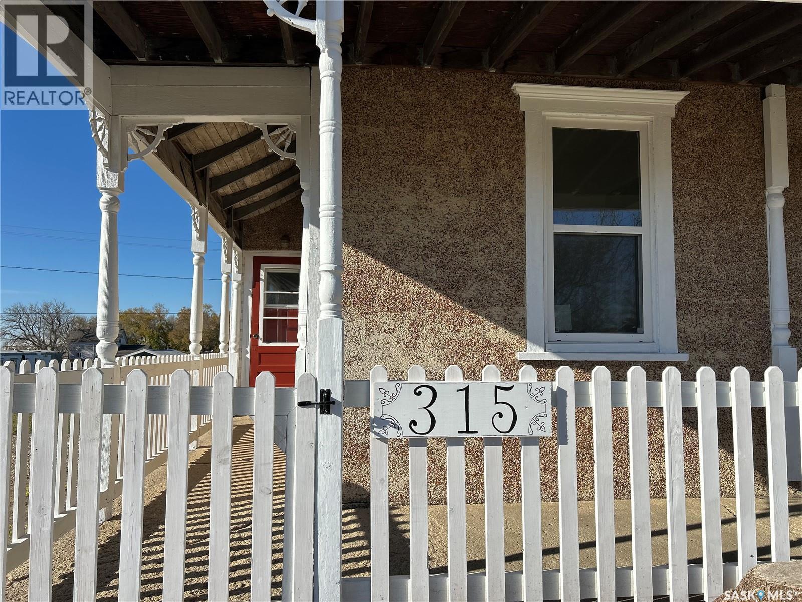 315 3rd Street Property Photo 3