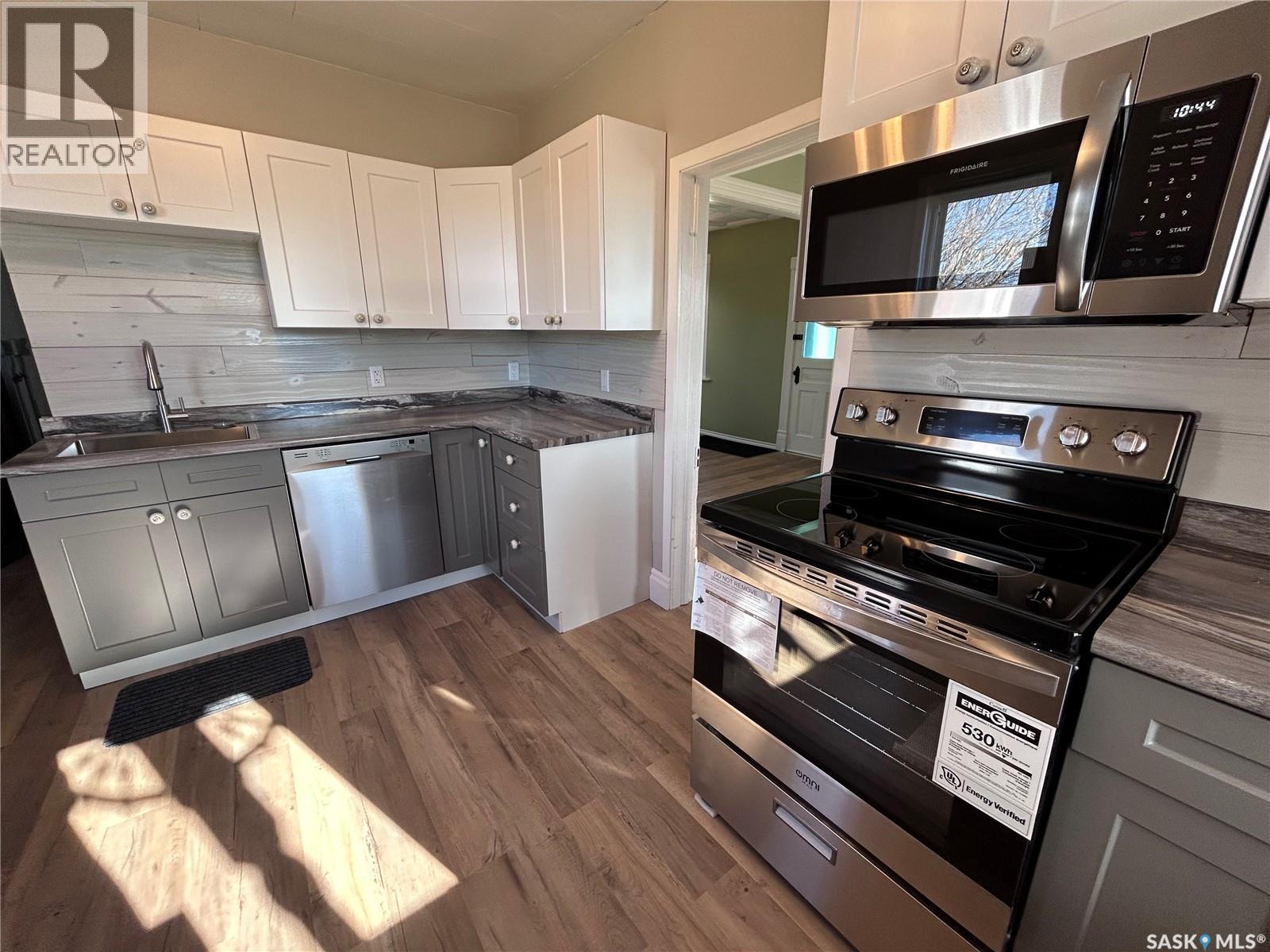 315 3rd Street Property Photo 8
