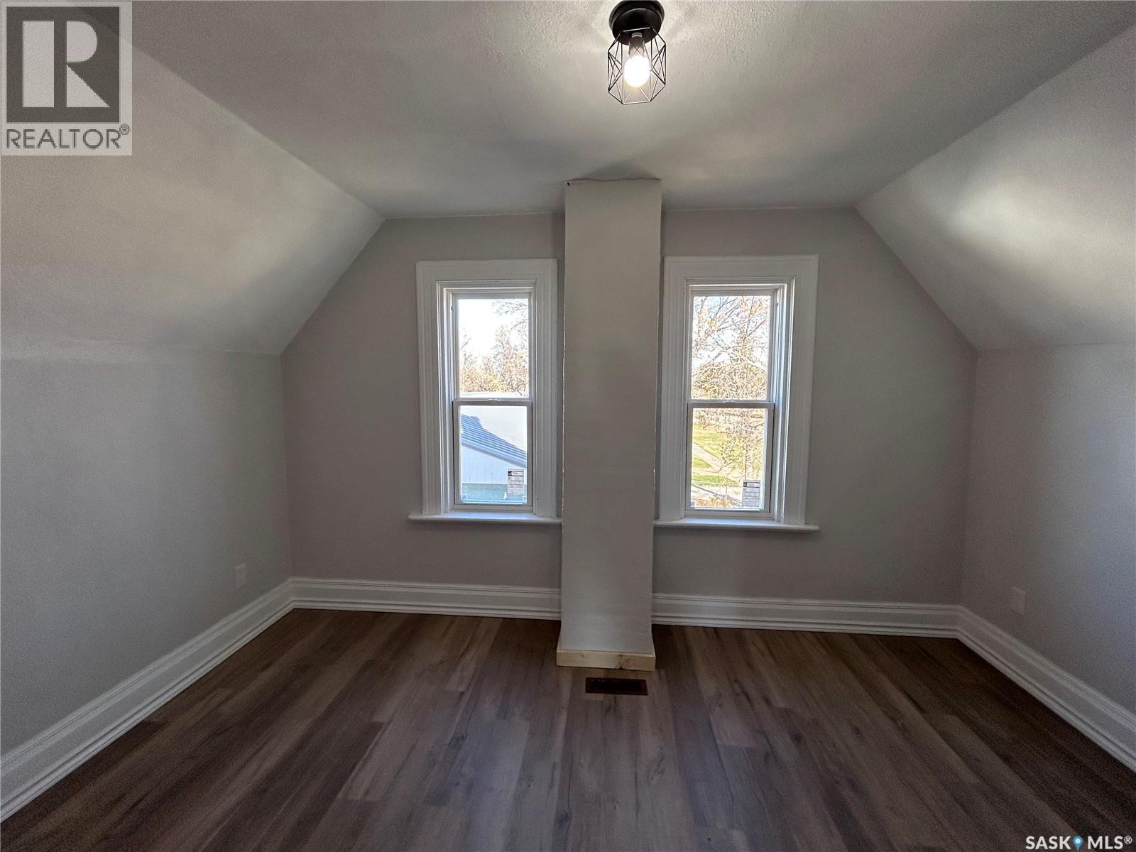 315 3rd Street Property Photo 28