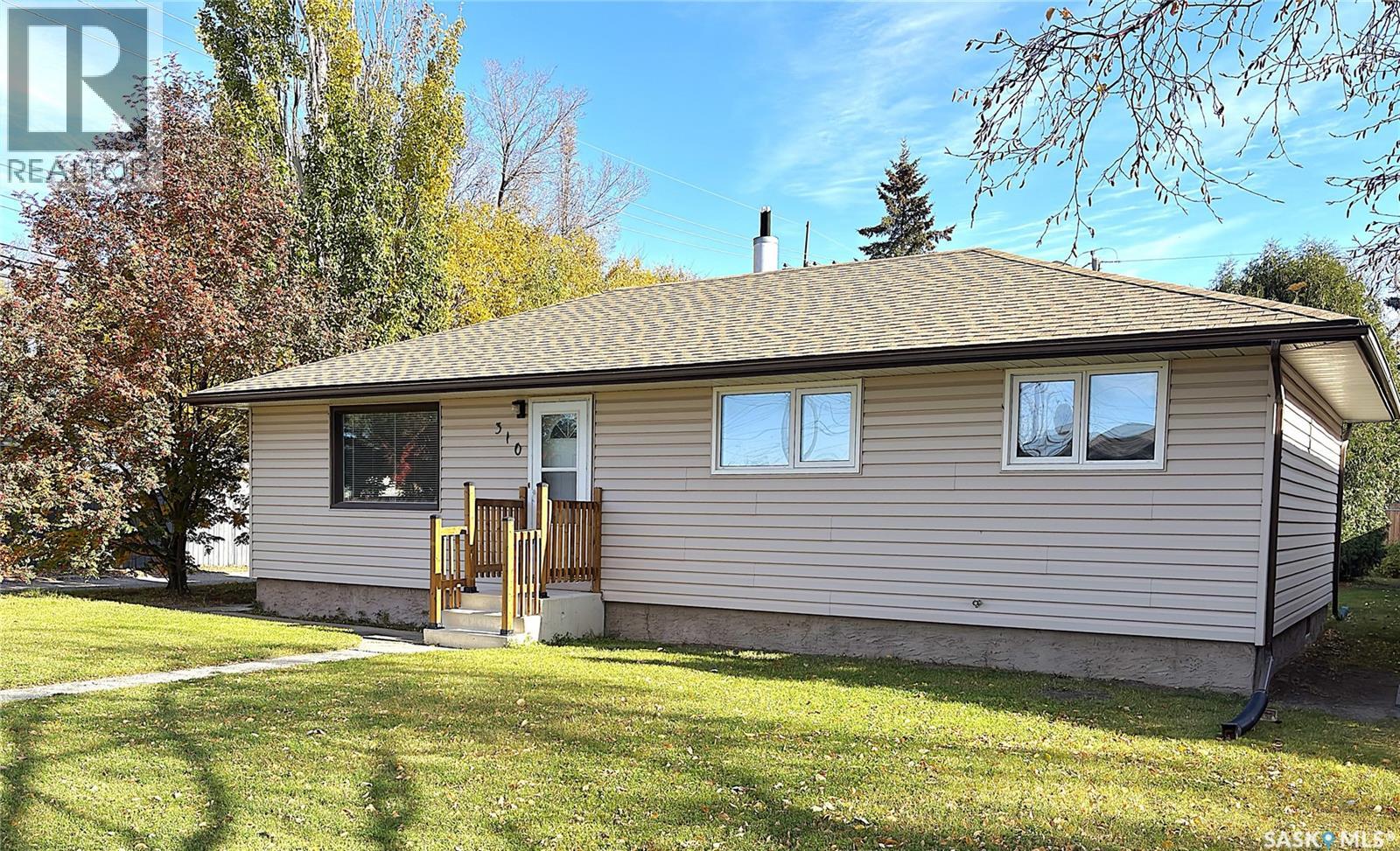 310 Vancouver Avenue S Property Photo 2