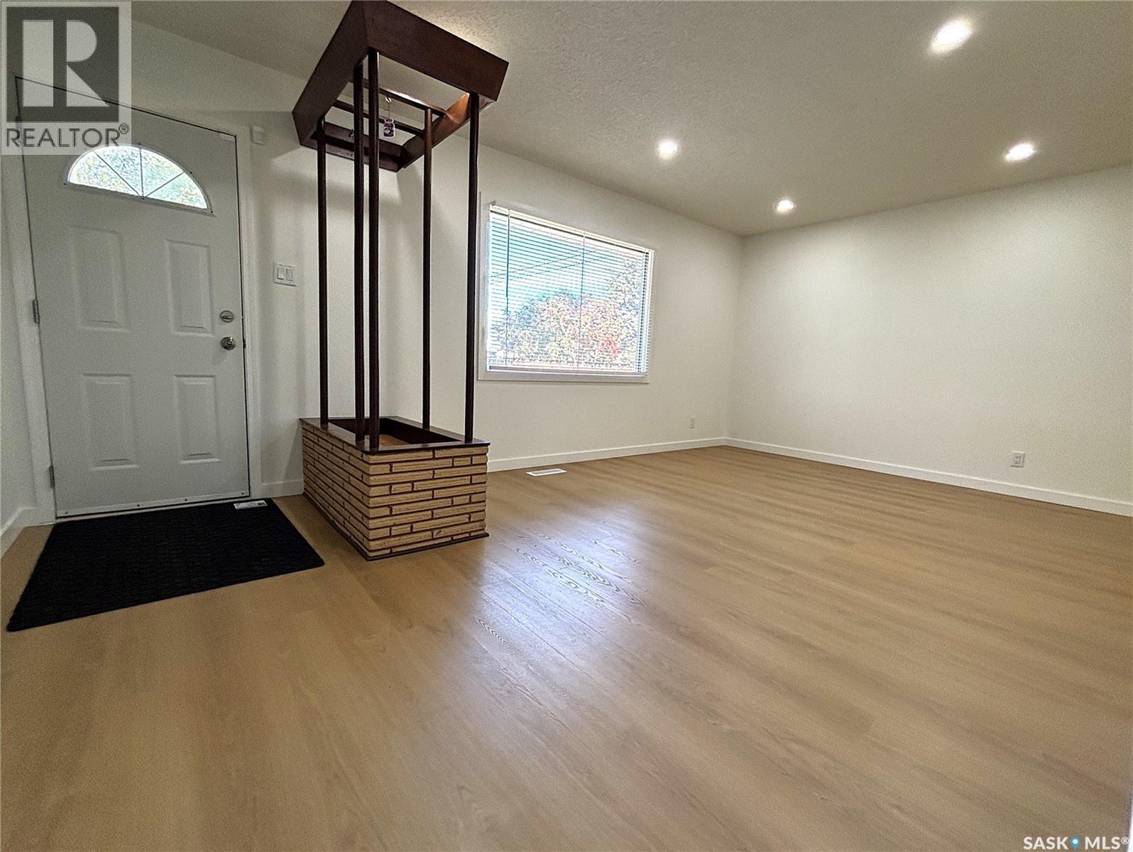 310 Vancouver Avenue S Property Photo 3