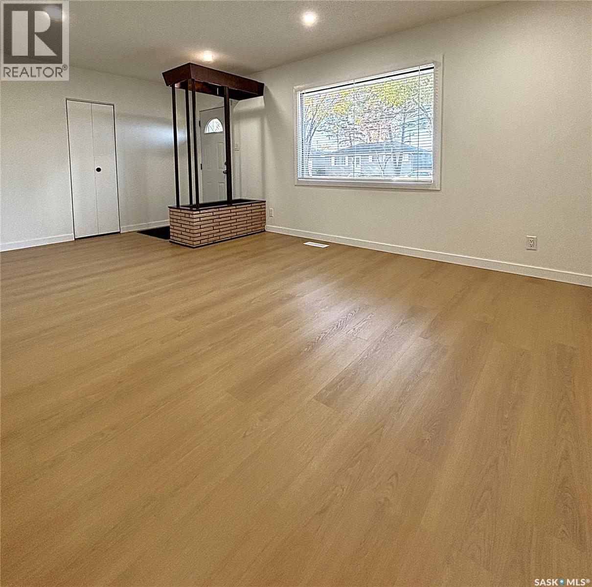310 Vancouver Avenue S Property Photo 4