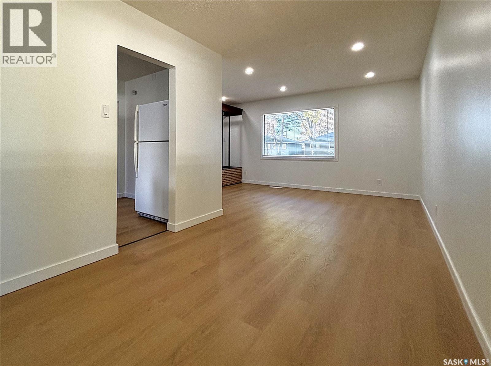 310 Vancouver Avenue S Property Photo 6