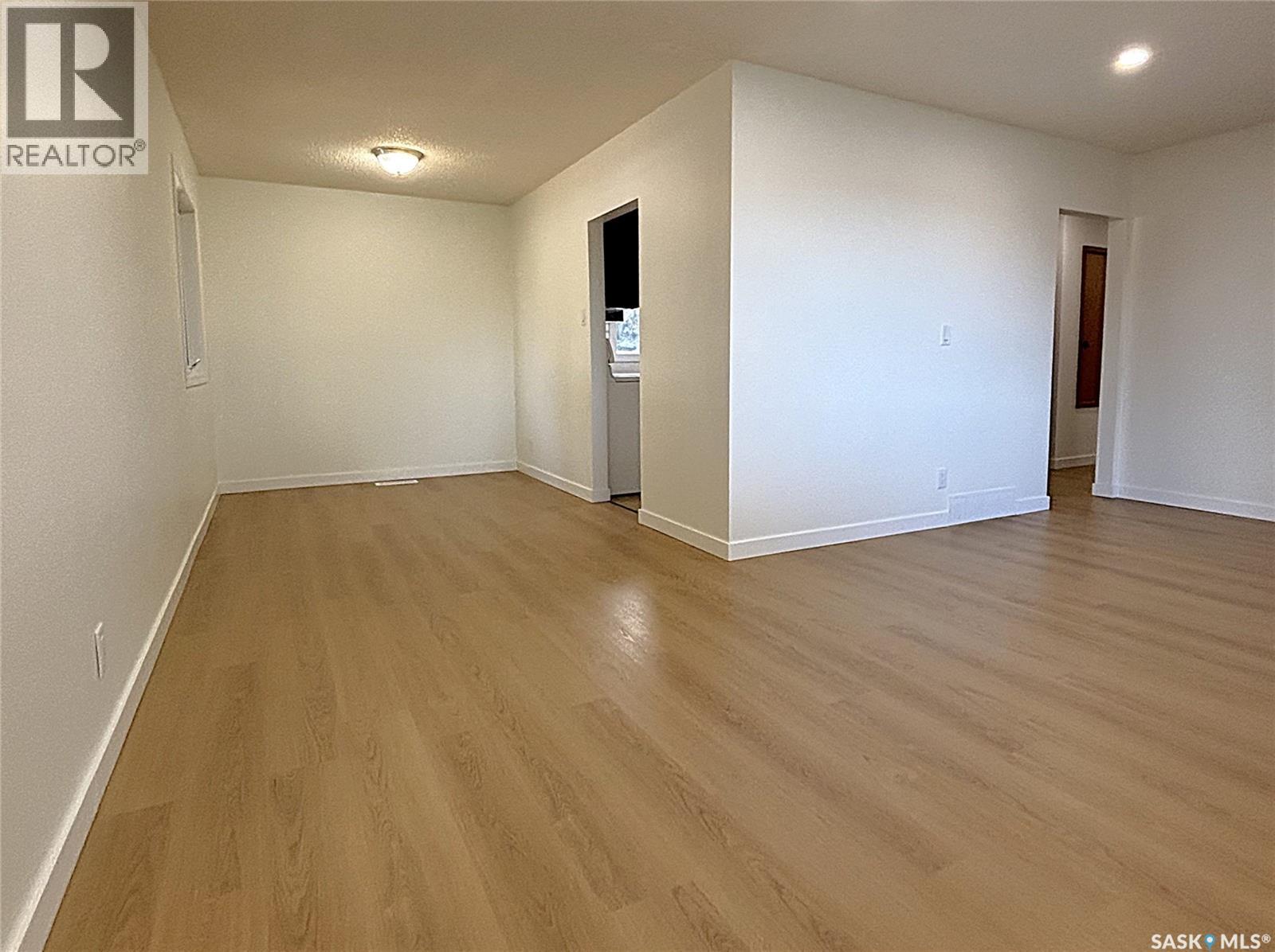 310 Vancouver Avenue S Property Photo 7