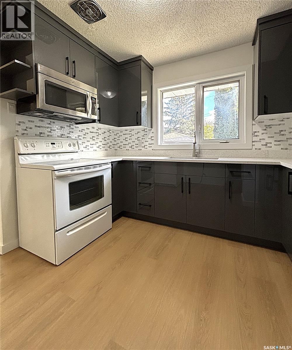 310 Vancouver Avenue S Property Photo 9