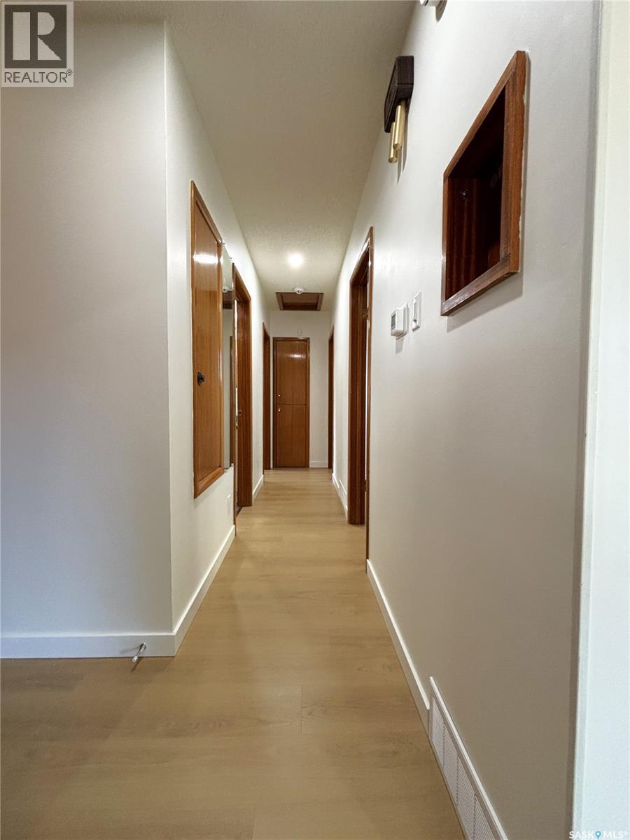 310 Vancouver Avenue S Property Photo 11