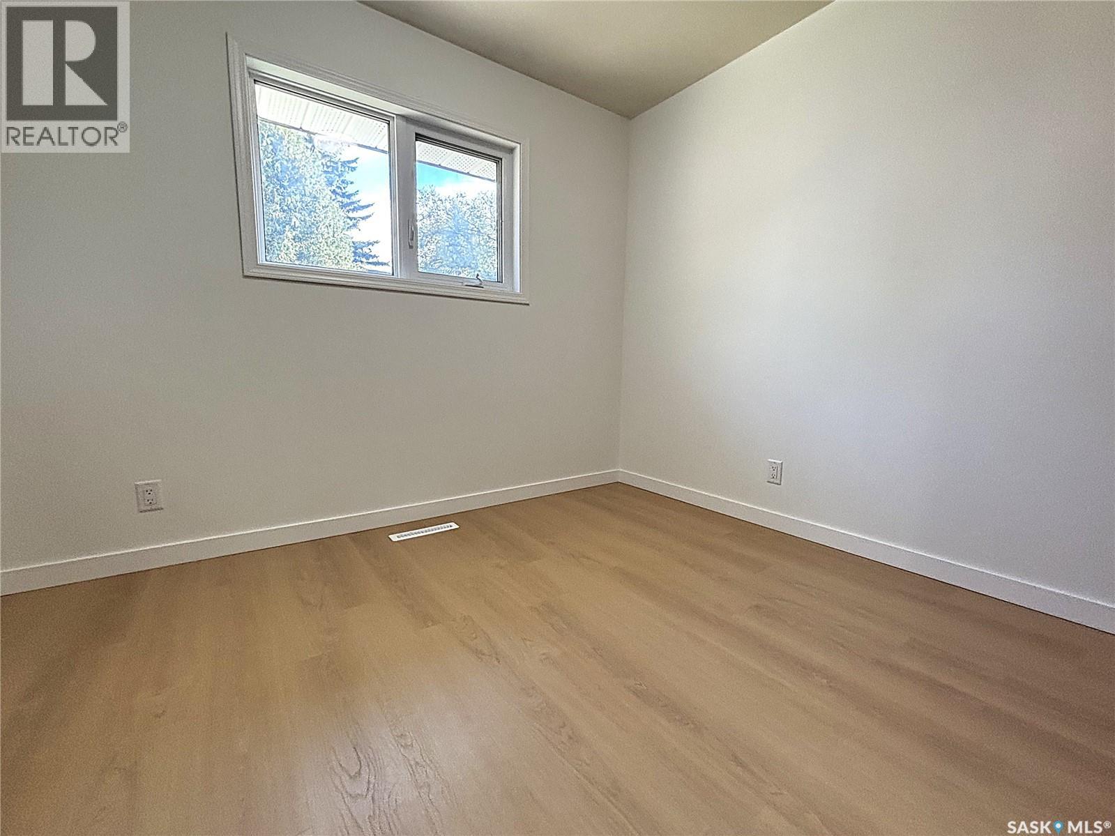 310 Vancouver Avenue S Property Photo 16