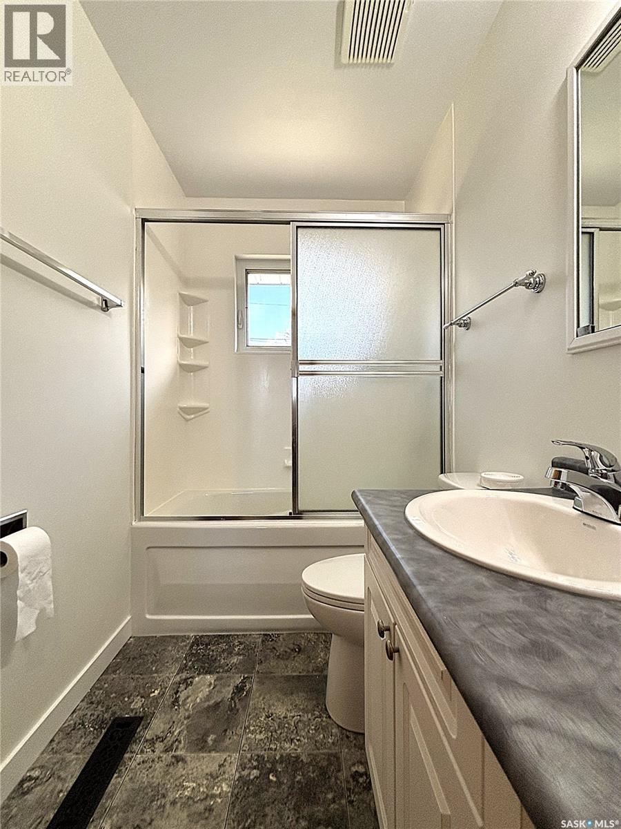 310 Vancouver Avenue S Property Photo 18