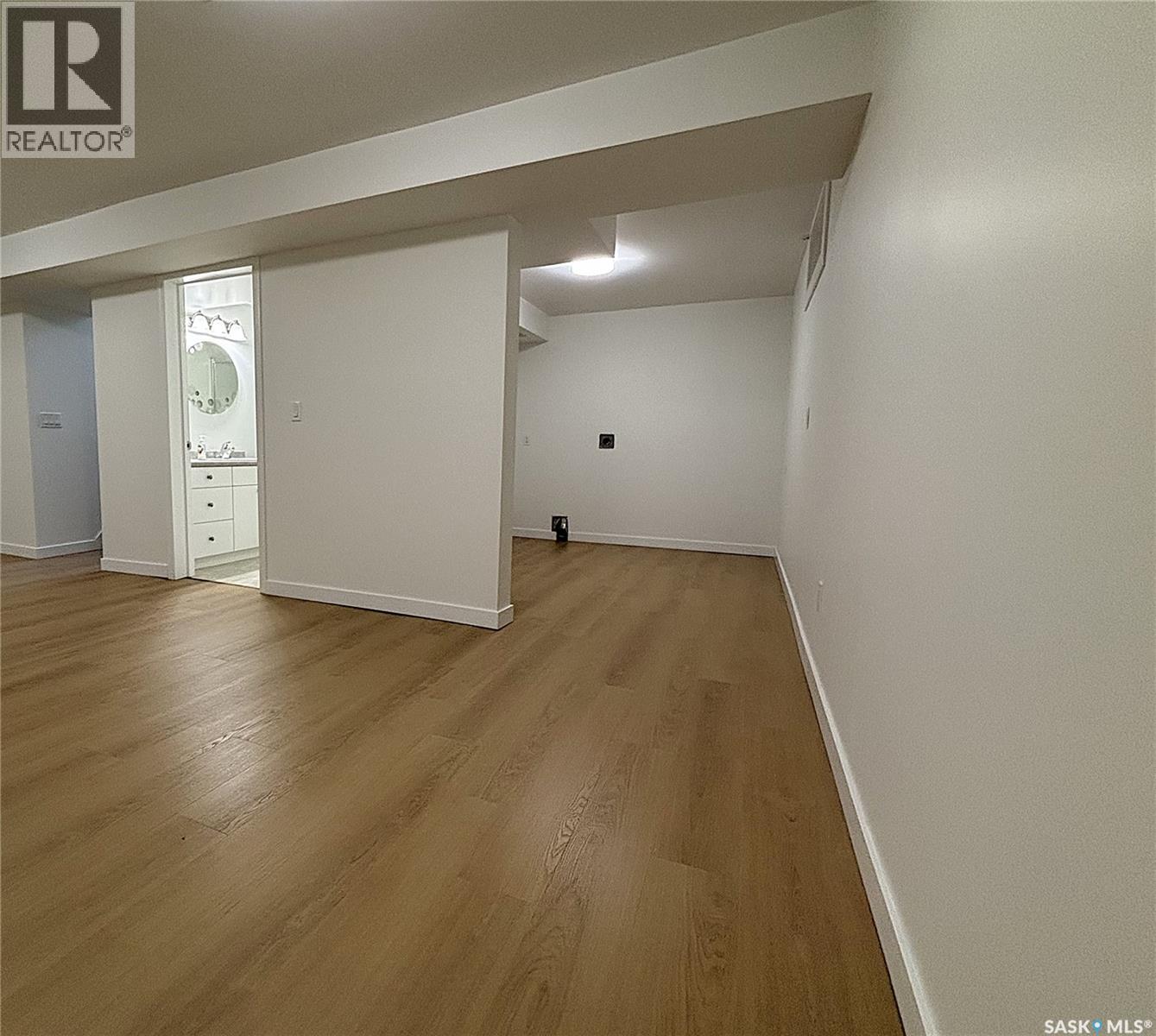310 Vancouver Avenue S Property Photo 22