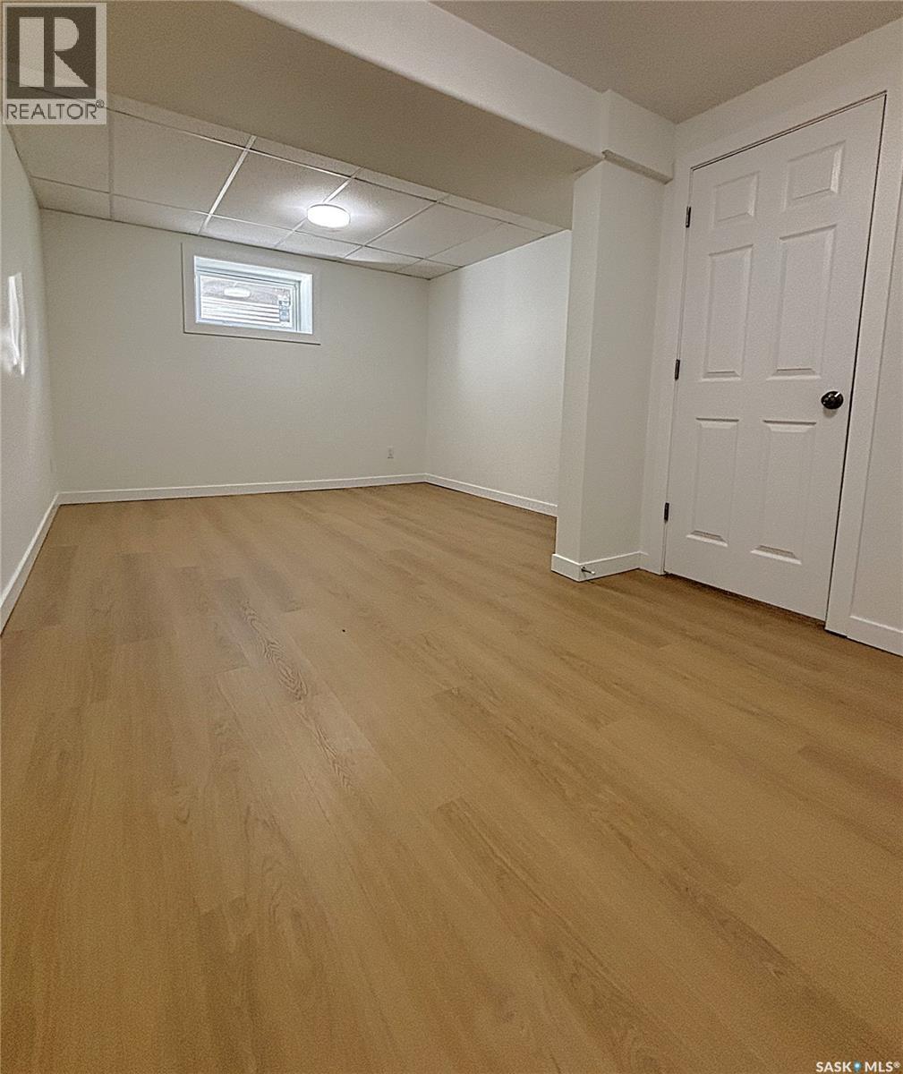 310 Vancouver Avenue S Property Photo 23
