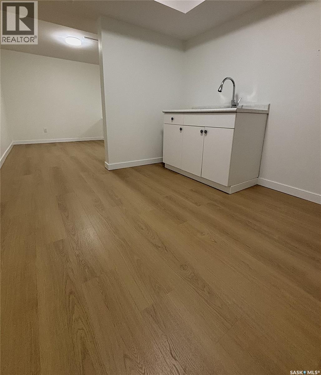 310 Vancouver Avenue S Property Photo 26