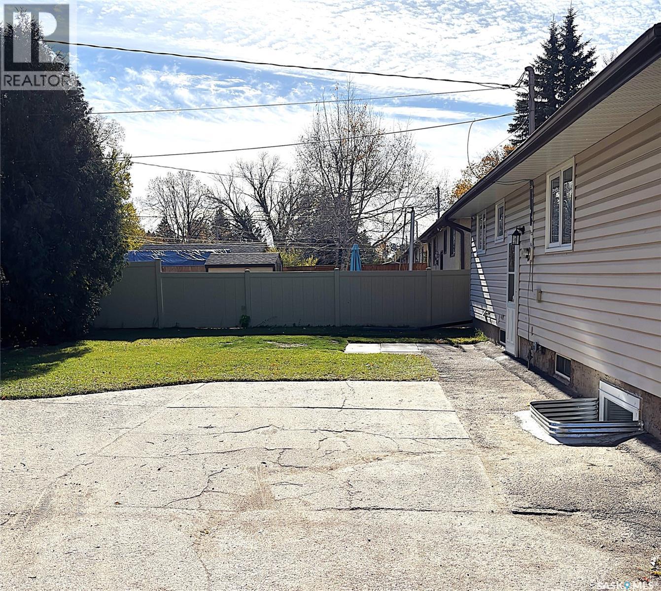 310 Vancouver Avenue S Property Photo 29