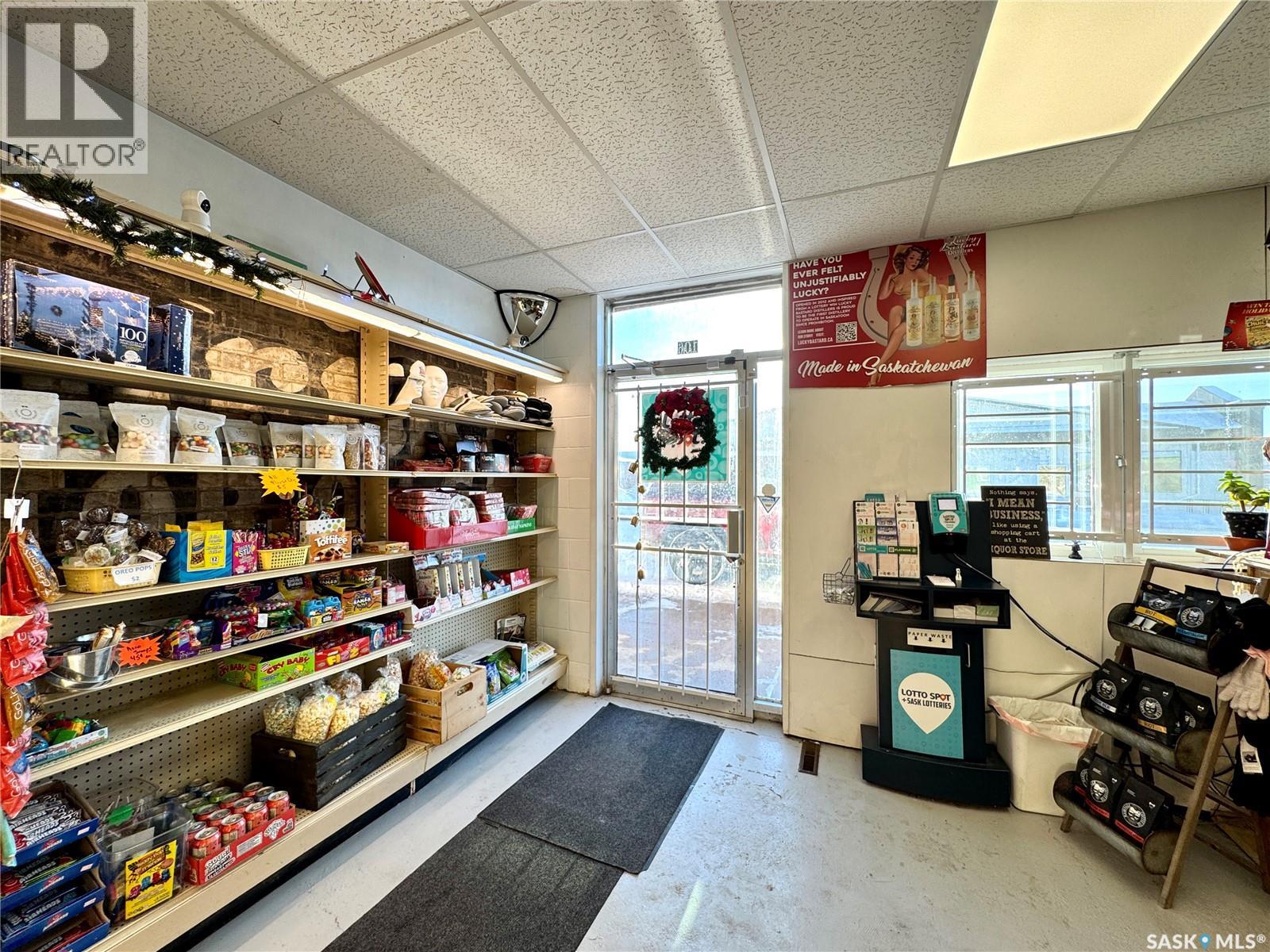 106 Vincent Avenue W Property Photo 3