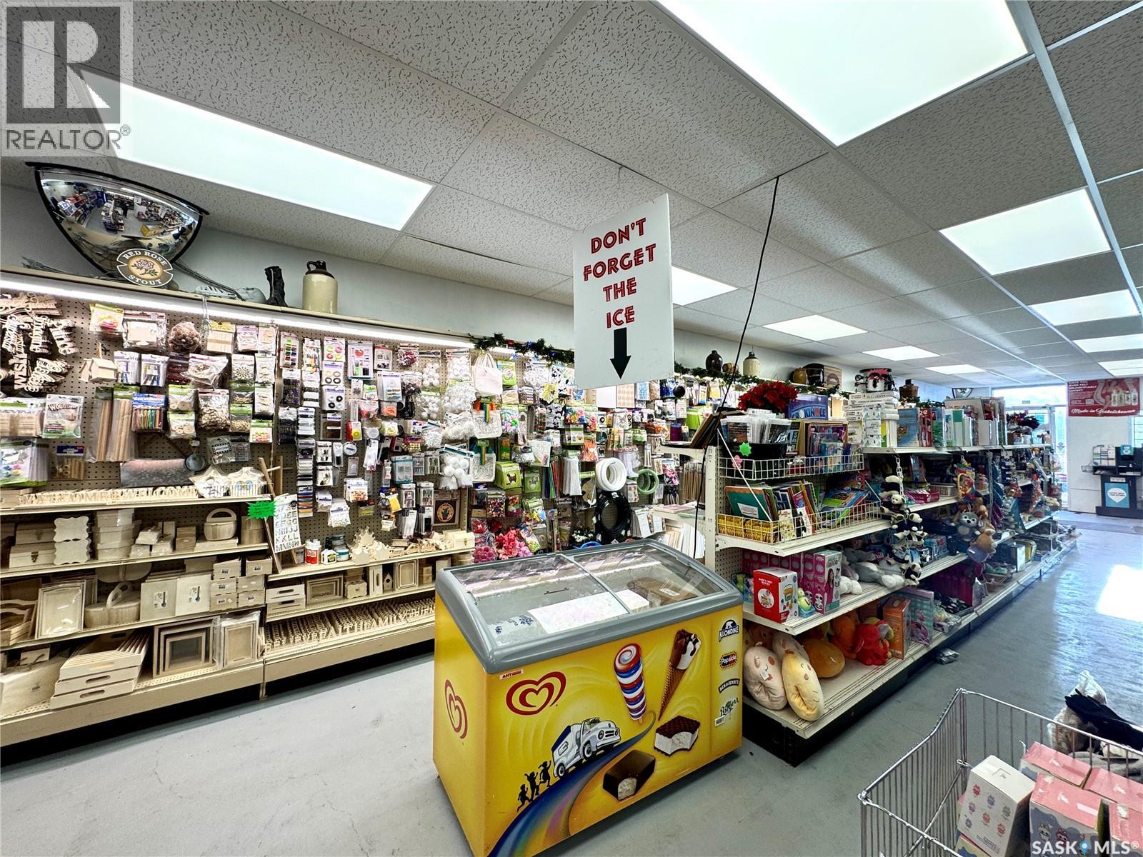 106 Vincent Avenue W Property Photo 11