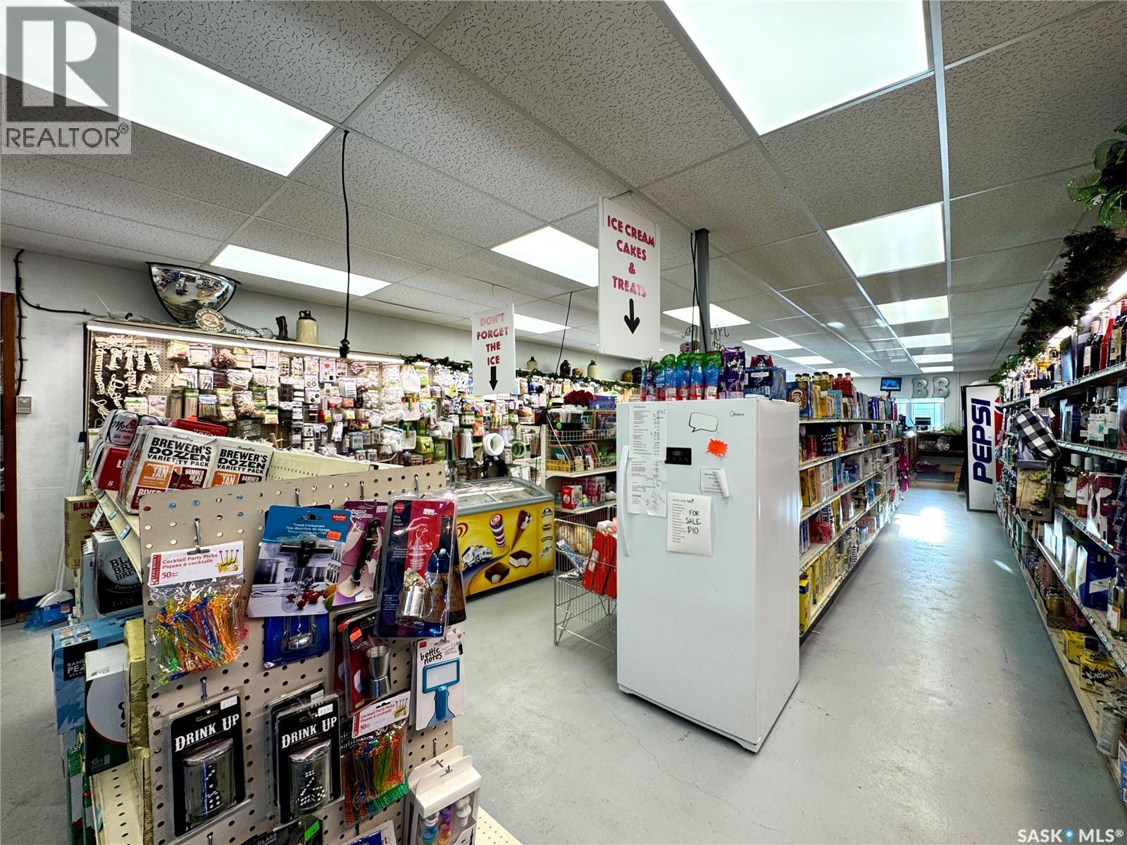 106 Vincent Avenue W Property Photo 13