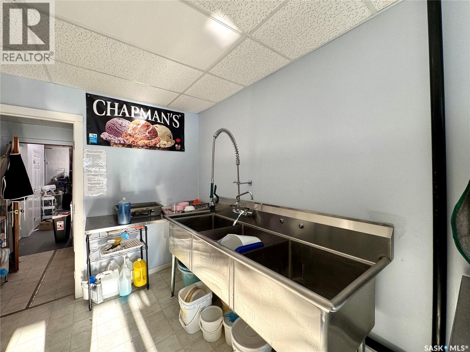 106 Vincent Avenue W Property Photo 17