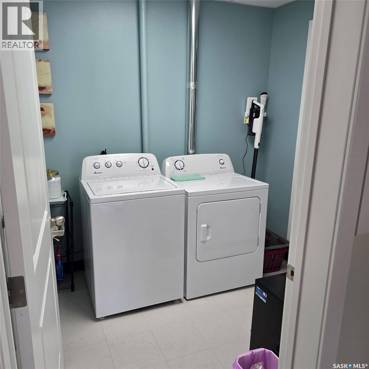 106 Vincent Avenue W Property Photo 25