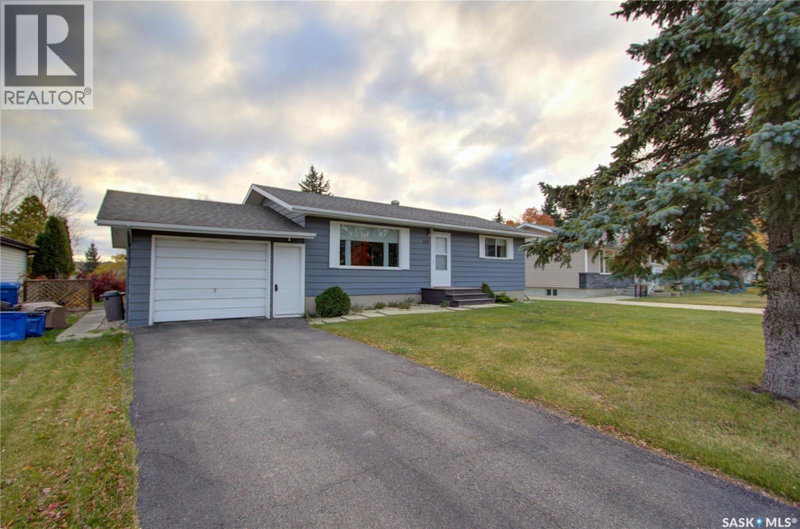 132 Bemister DRIVE Property Photo 1