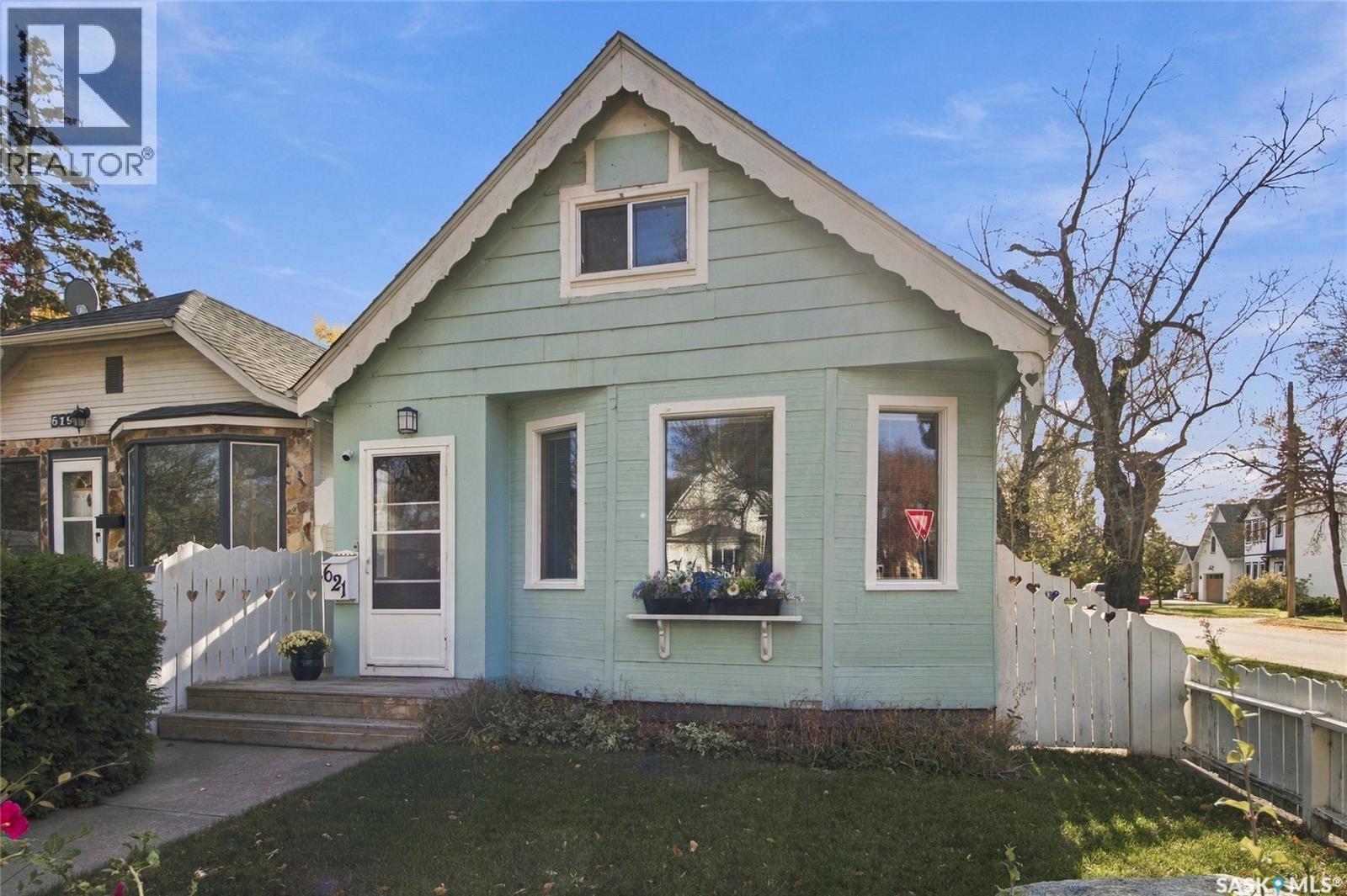 621 31st Street W Property Photo 1