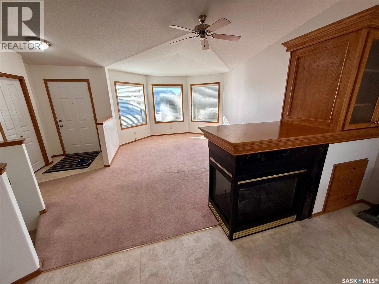 3512 Bishop Crescent E Property Photo 9