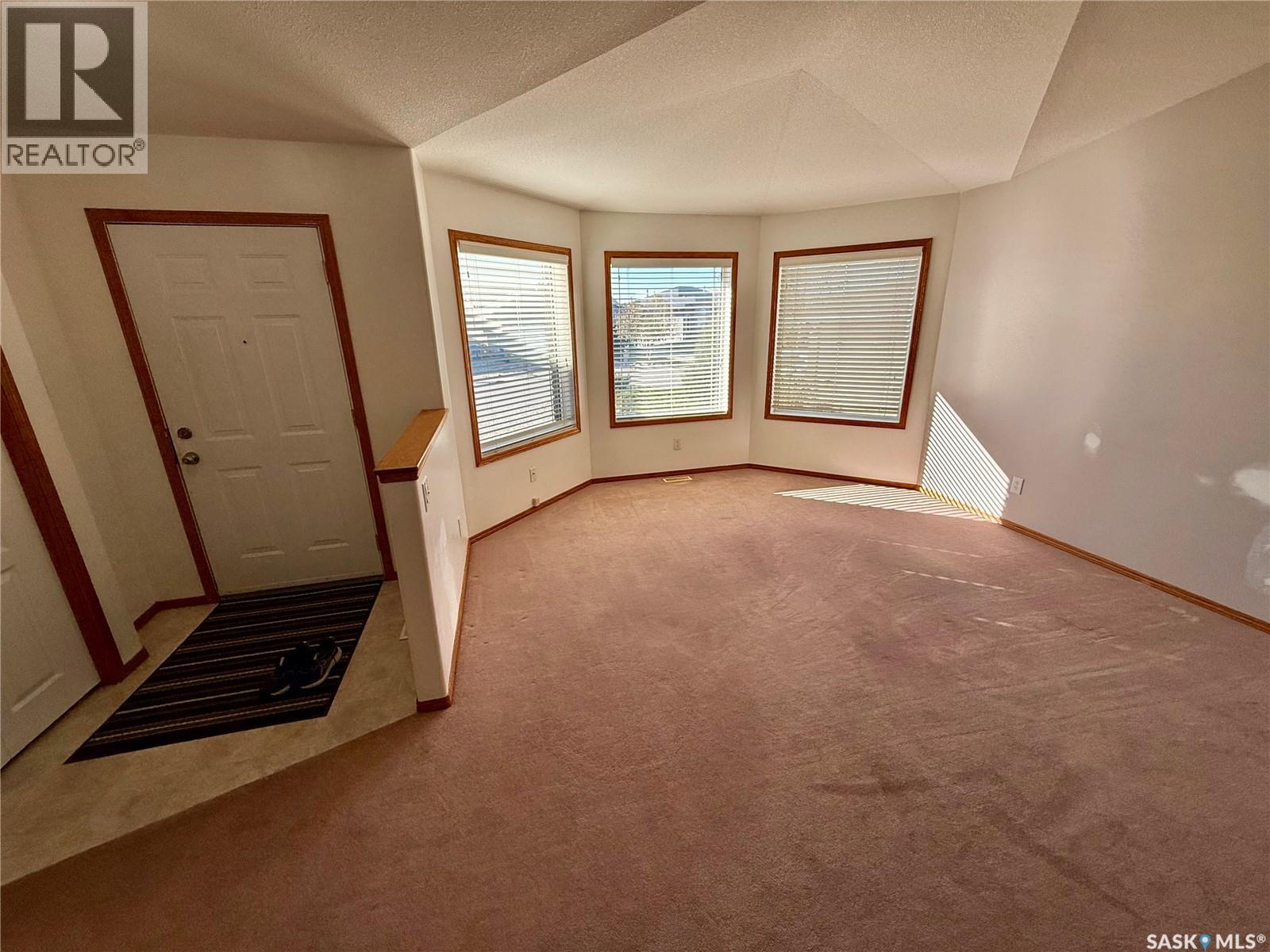3512 Bishop Crescent E Property Photo 10