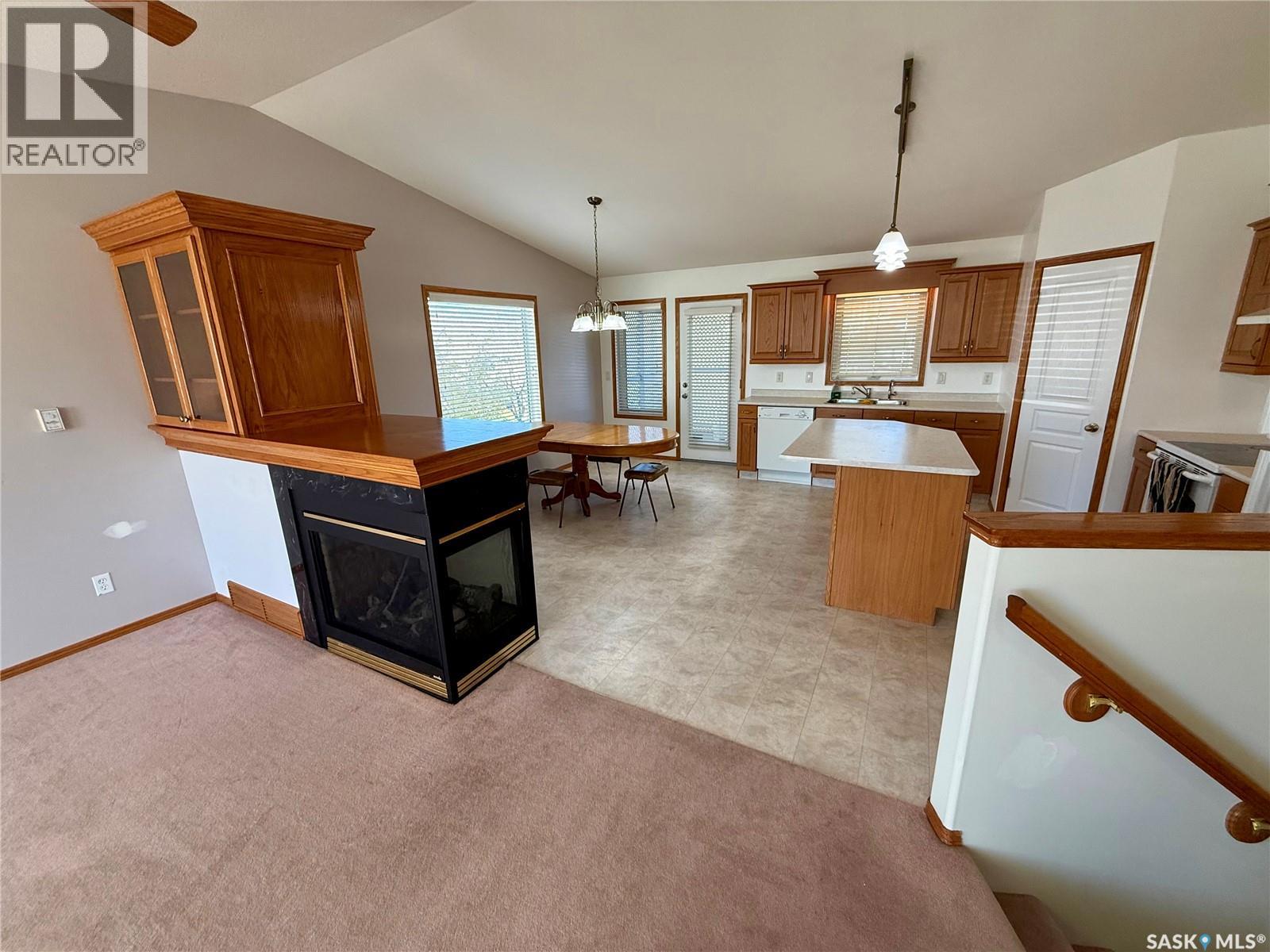 3512 Bishop Crescent E Property Photo 11
