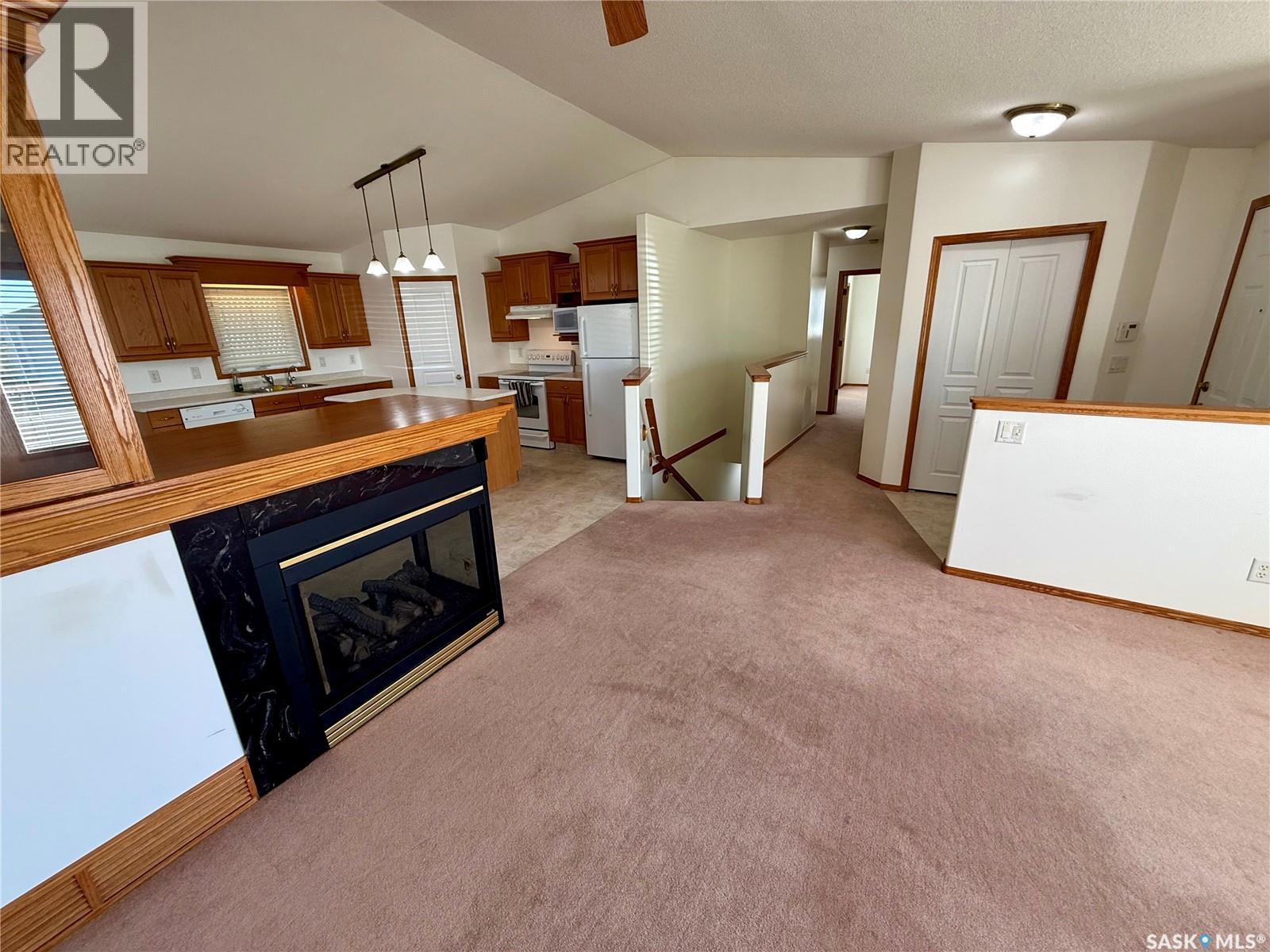 3512 Bishop Crescent E Property Photo 12