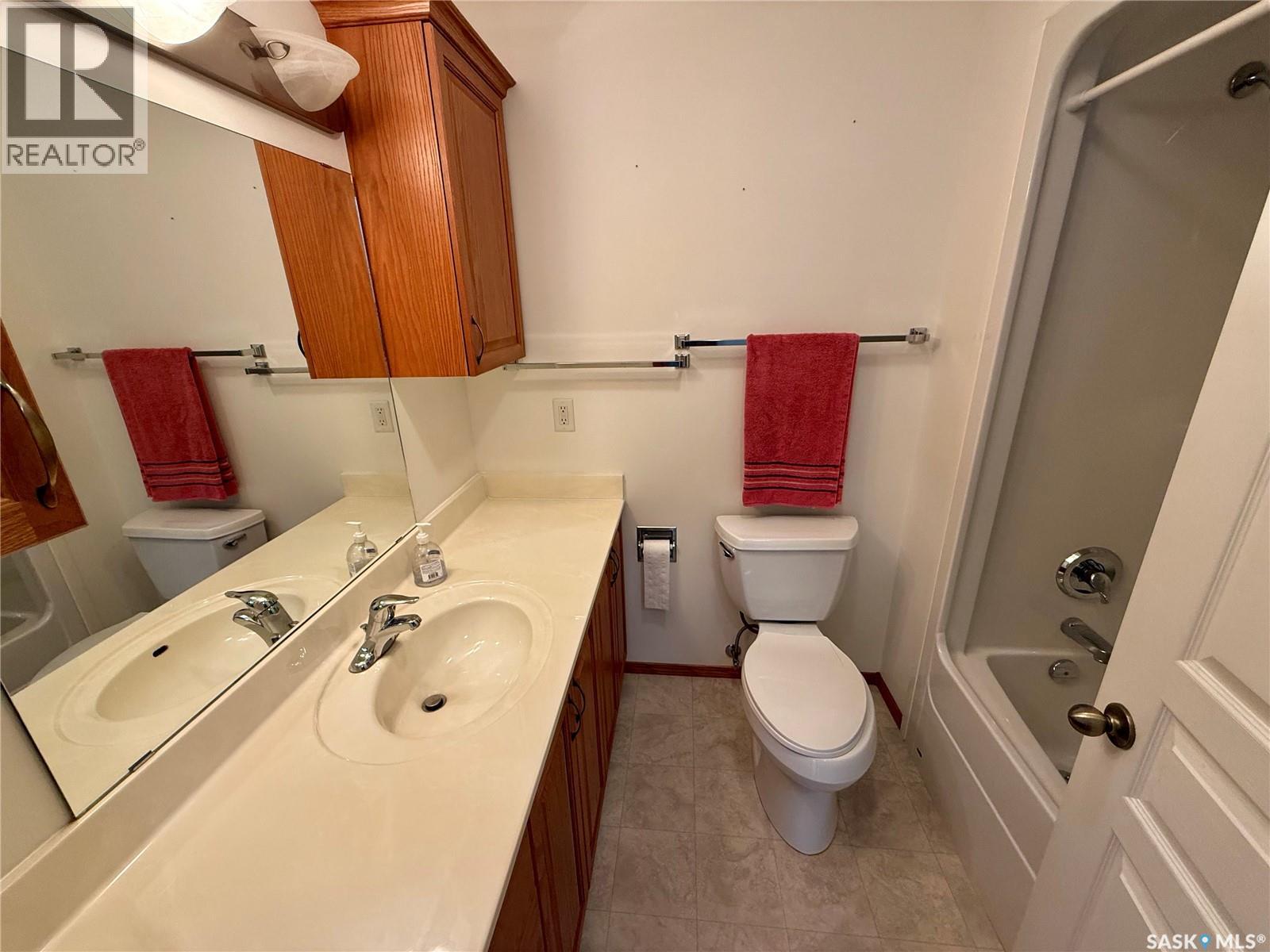 3512 Bishop Crescent E Property Photo 23
