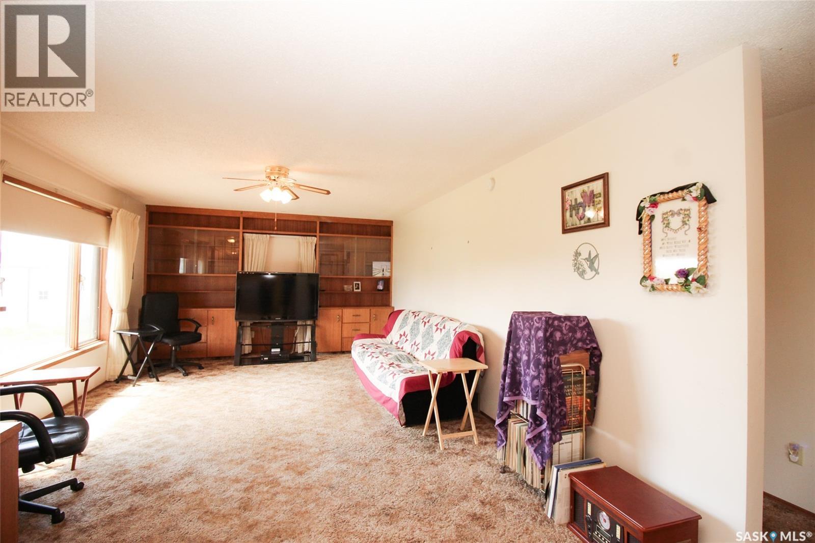 223 2nd Street W Property Photo 2