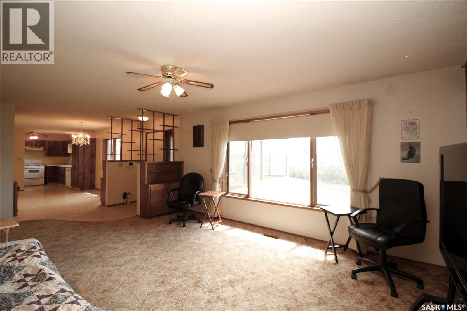 223 2nd Street W Property Photo 3
