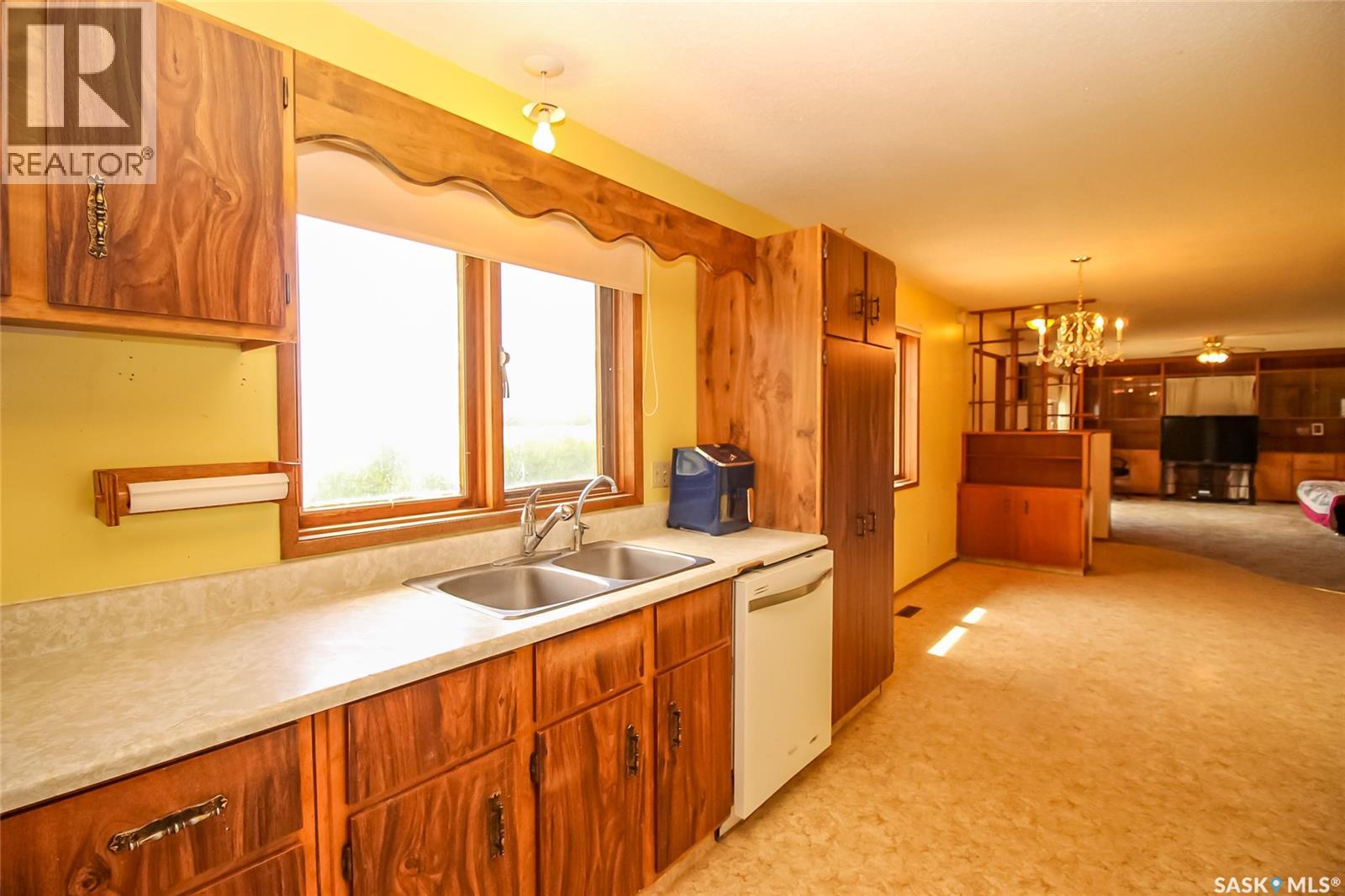 223 2nd Street W Property Photo 4