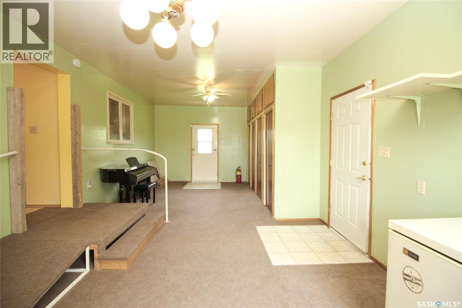 223 2nd Street W Property Photo 5