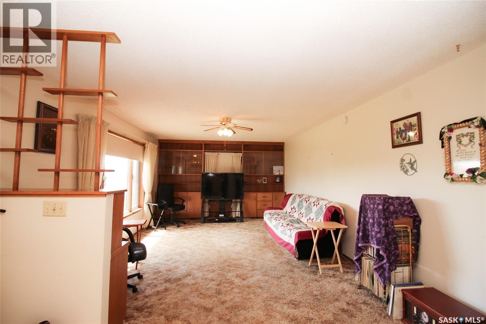 223 2nd Street W Property Photo 6