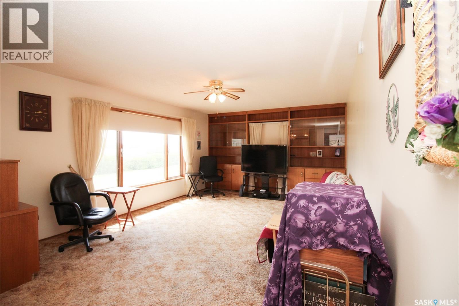 223 2nd Street W Property Photo 7