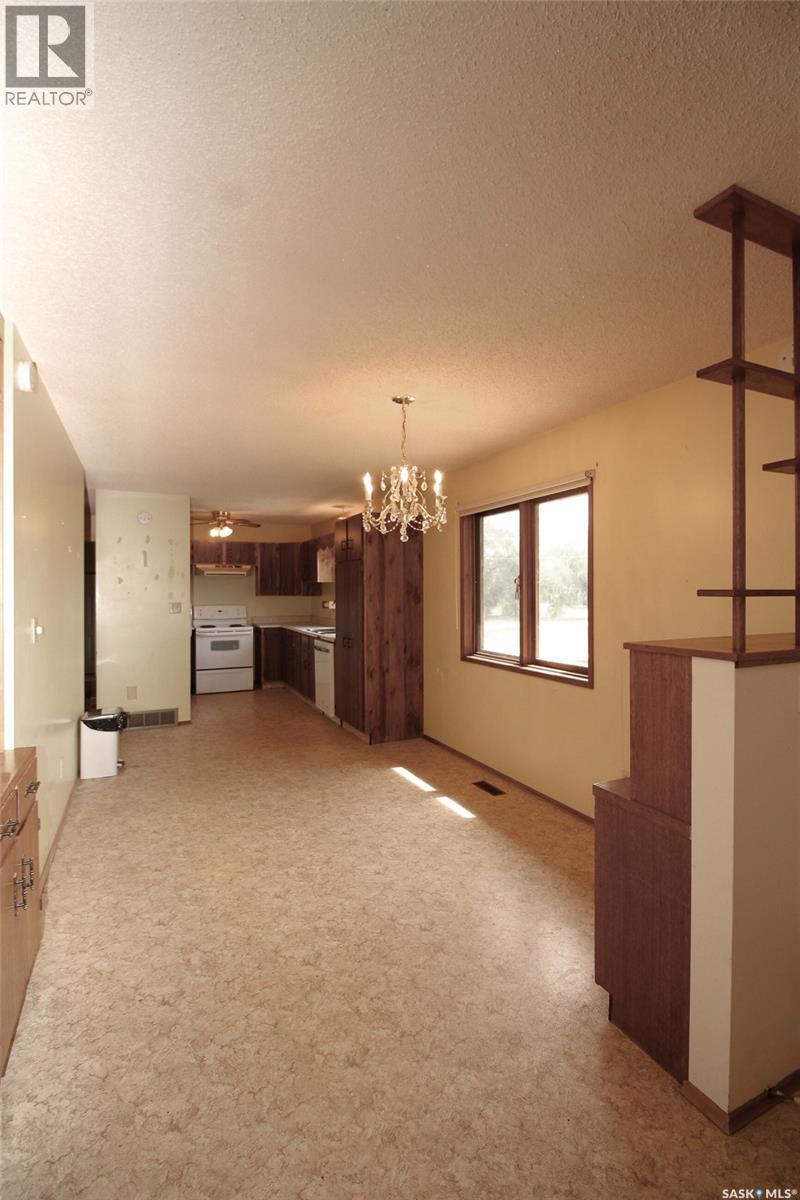 223 2nd Street W Property Photo 8