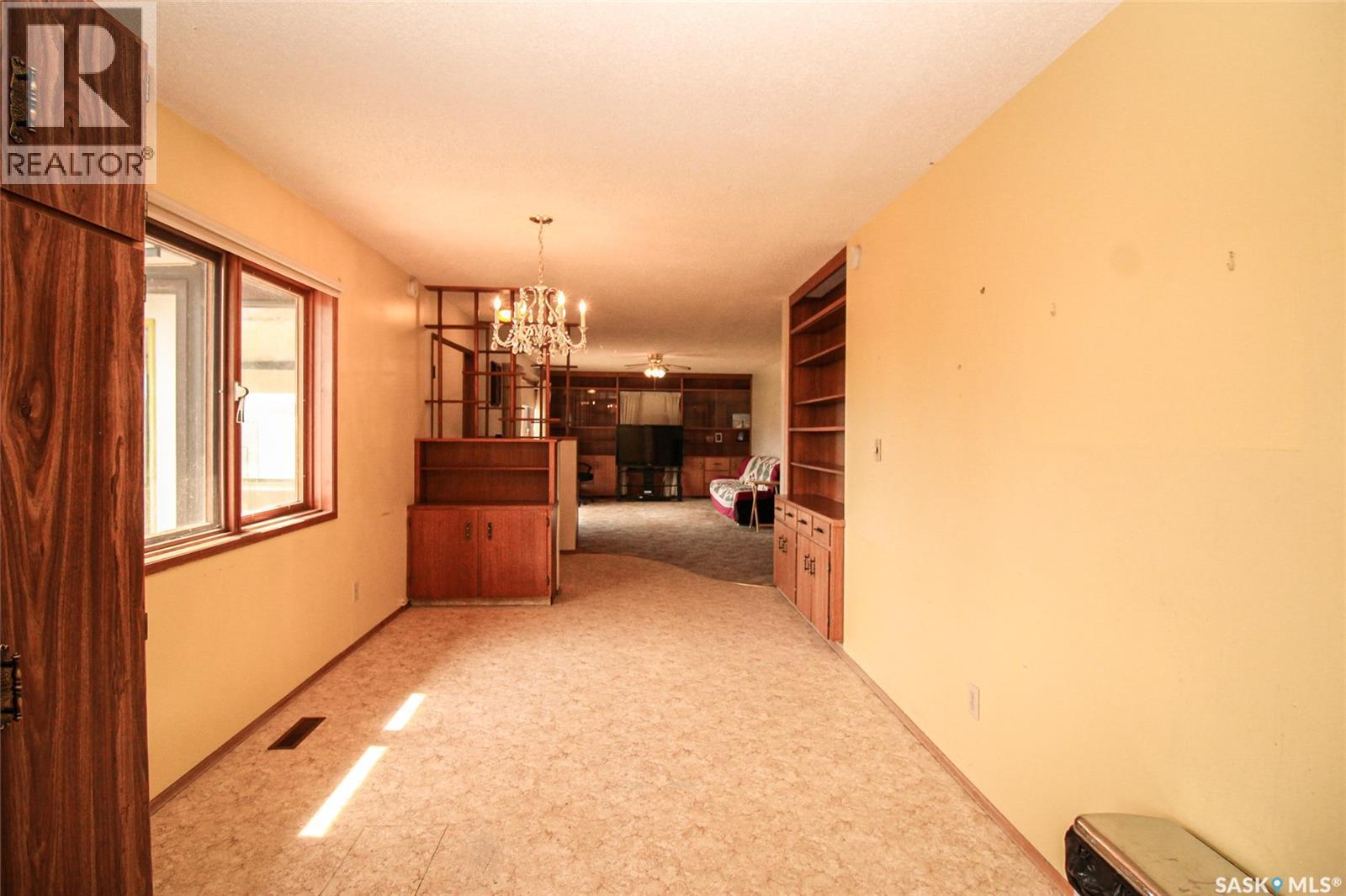 223 2nd Street W Property Photo 9