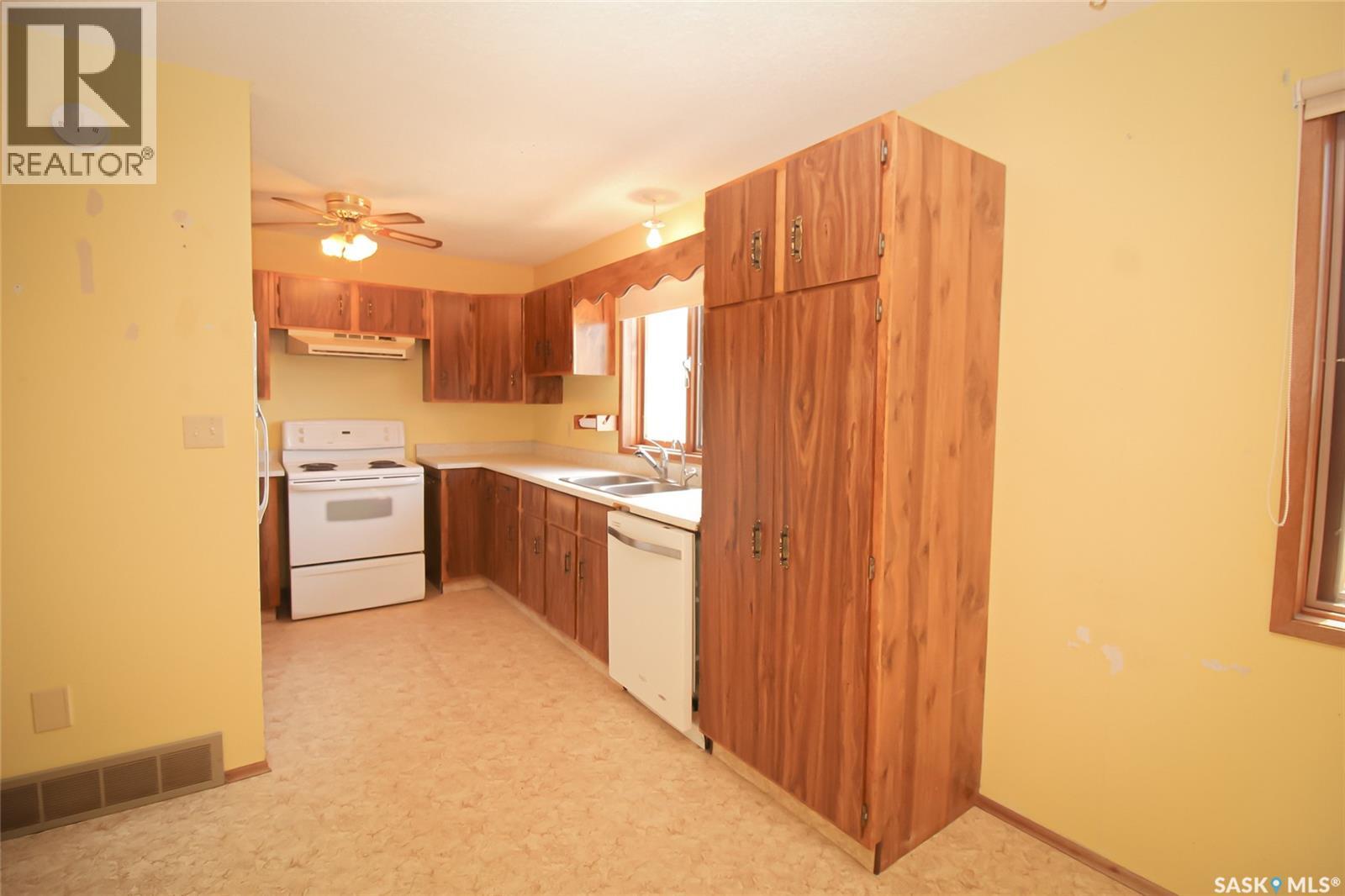 223 2nd Street W Property Photo 11
