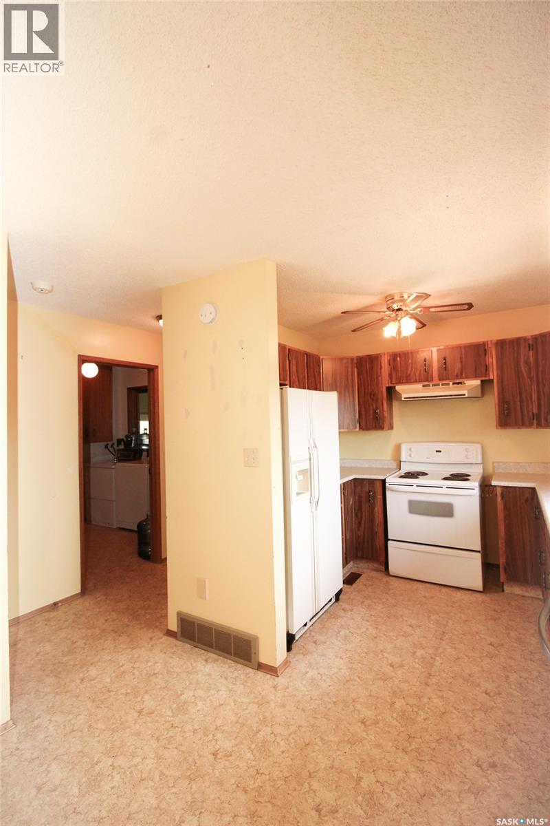 223 2nd Street W Property Photo 13