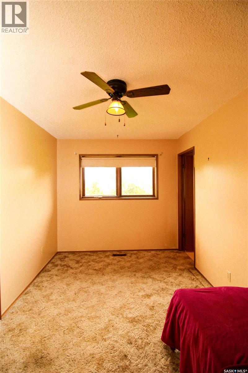 223 2nd Street W Property Photo 15