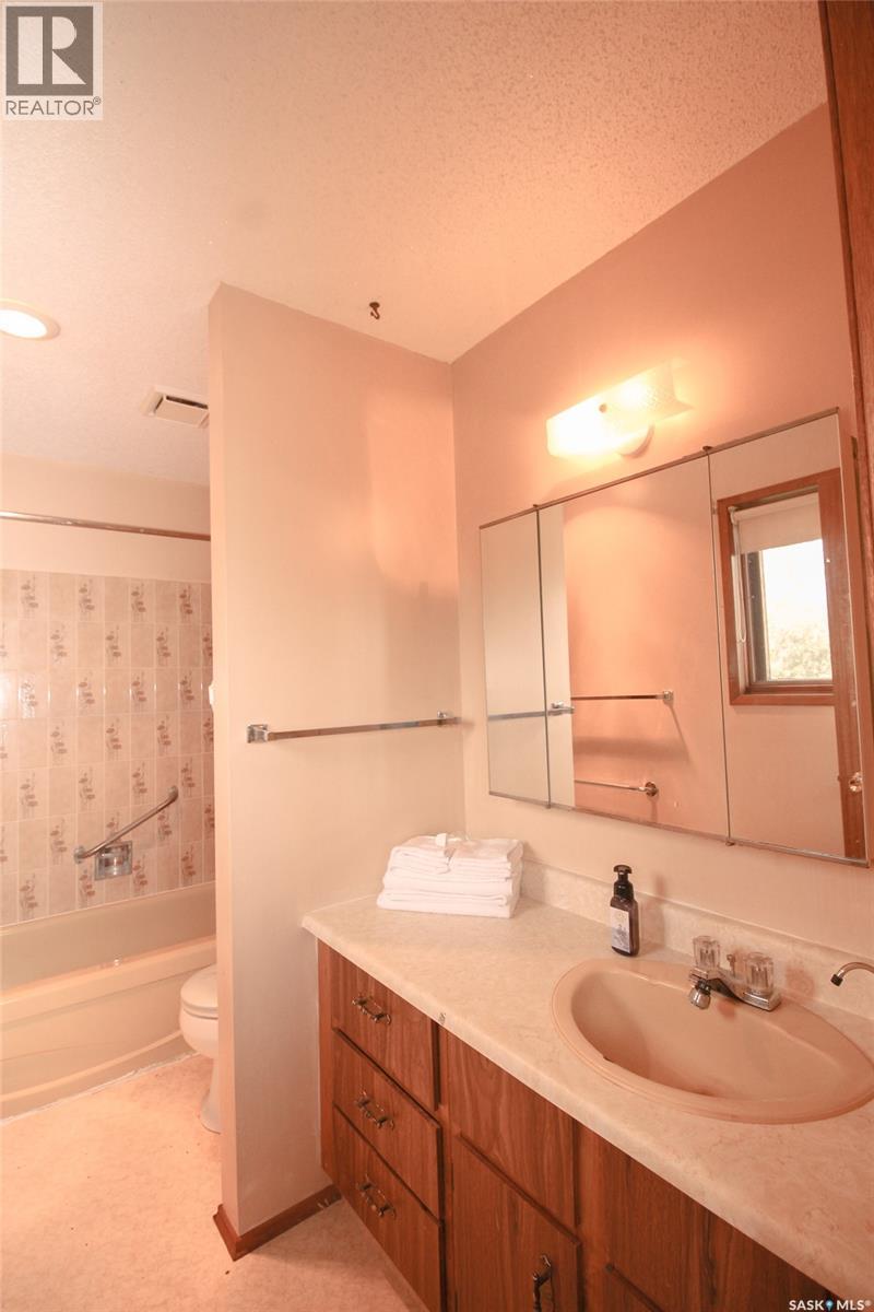 223 2nd Street W Property Photo 17