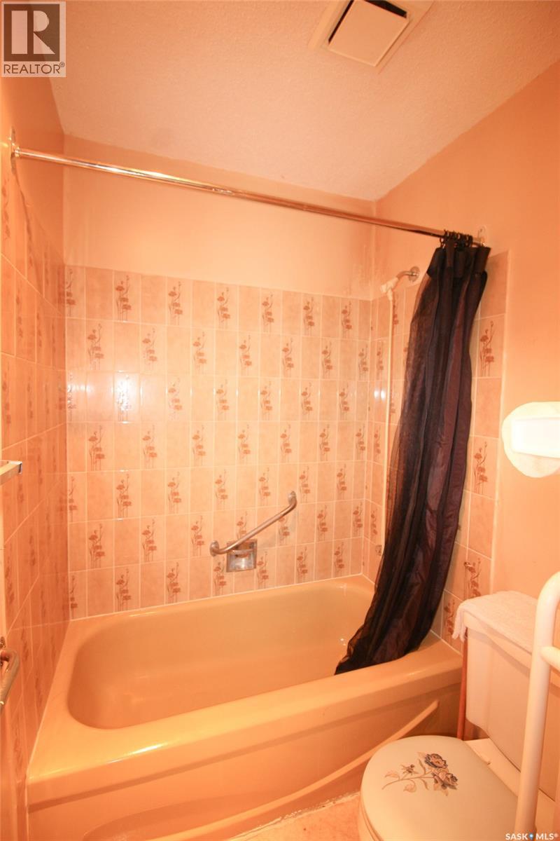 223 2nd Street W Property Photo 18
