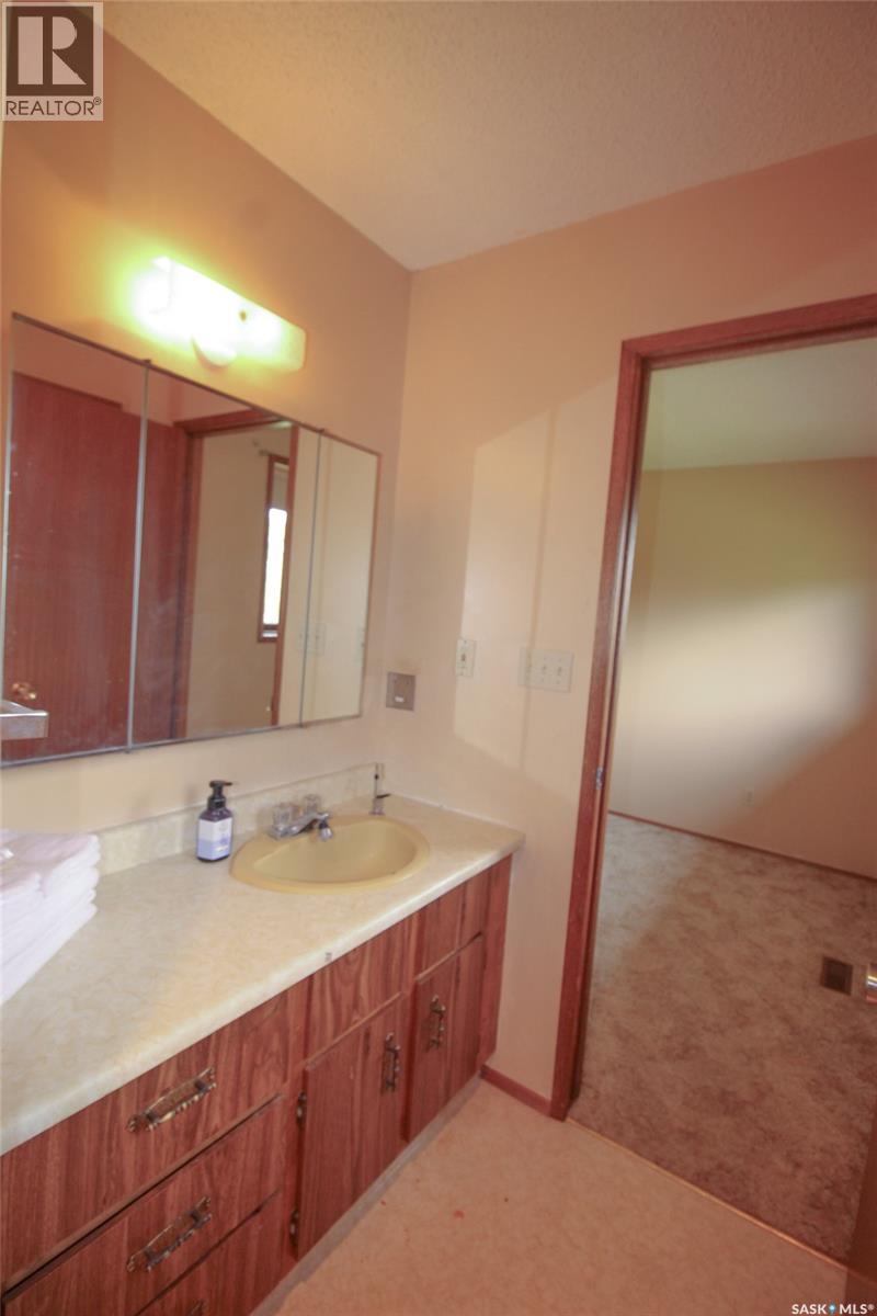 223 2nd Street W Property Photo 19