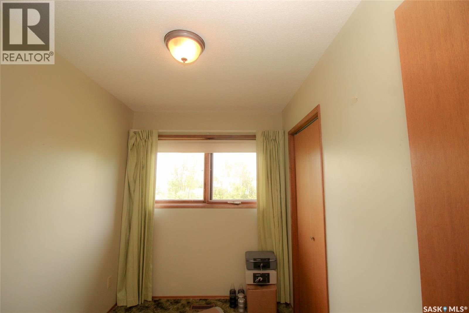 223 2nd Street W Property Photo 20