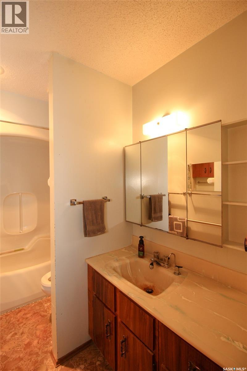 223 2nd Street W Property Photo 21