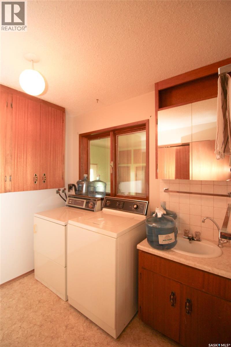 223 2nd Street W Property Photo 26