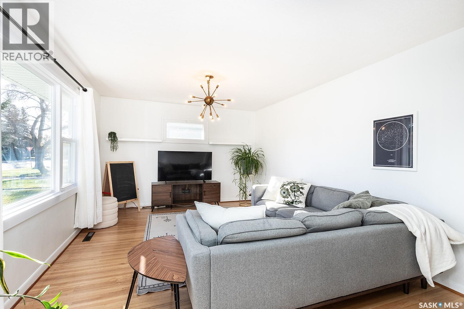 1914 Lansdowne Avenue Property Photo 4
